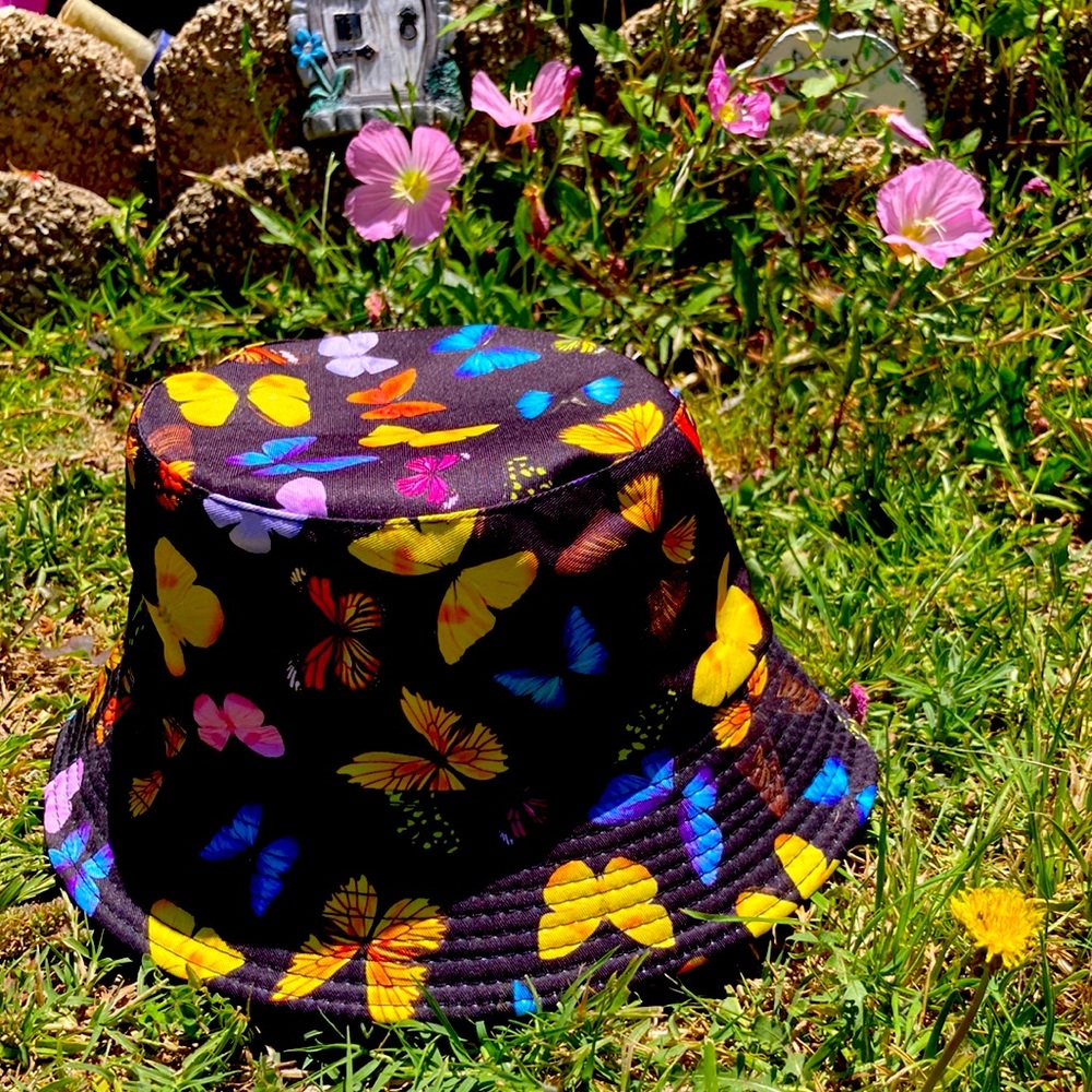 New* MULTI COLOR 🦋 Bucket Hat Size:M